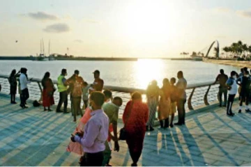 පෝර්ට් සිටියෙන් ඡායාරූප සඳහා මුදල් අය කරනවද ? ඉහළ නිලධාරීන්ගෙන් නිවේදනයක්.ඇත්තම කතාව මෙන්න.