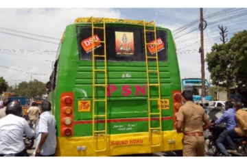 அதிவேகமாக வந்த வண்டி - தாயின் கண் முன்னே நான்கரை வயது சிறுமி தலை நசுங்கி பலி - அதிர்ச்சி சம்பவம்