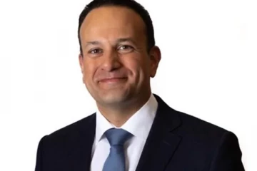 அயர்லாந்தின் பிரதமராக மீண்டும் பதவியேற்கும் இந்திய வம்சாவளி!