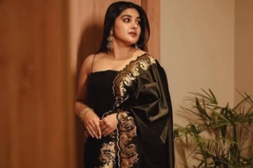 கருப்பு நிற புடவையில் விதவிதமான போஸ் கொடுத்த நிவேதா தாமஸ் போட்டோஸ்