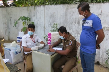 மட்டக்களப்பு பொலிஸ் நிலையத்தில் இரு பெண் பொலிஸார் உட்பட 3 பேருக்கு கோவிட்