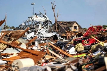 அமெரிக்காவில் சக்திவாய்ந்த சூறாவளி: நான்கு பேர் உயிரிழப்பு