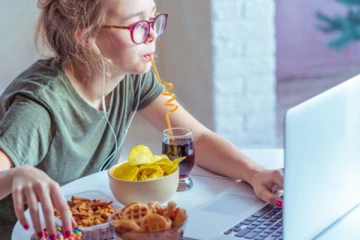 உடலுக்கு தீங்கு விளைவிக்கும் மோசமான பழக்கங்கள்... கட்டாயம் மாற்றிக்கோங்க