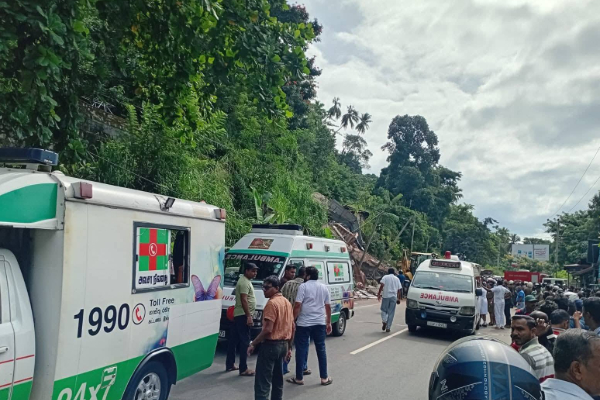 கடுகன்னாவை மண்சரிவில் சிக்கி பல்கலை விரிவுரையாளர் பலி | Kadugannawa Landslide University Lecturer Killed