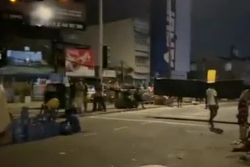 කොළඹ අමර් වීදිය රාත්‍රියේදී කැළඹෙයි. වීඩියෝ සහිතයි.. (VIDEO)