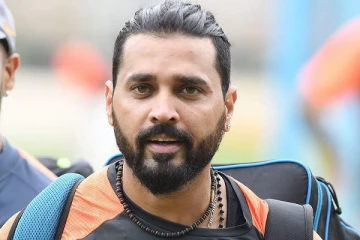 கொரோனா தடுப்பூசி போட தயக்கம்... கிரிக்கெட் தொடரிலிருந்து விலகிய முரளி விஜய்!