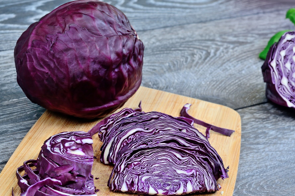 ஊதா முட்டைகோஸை தினமும் ஒரு கைப்பிடியளவு சாப்பிடுங்க! வாழ்நாளில் இதய நோய் எட்டிக் கூட பார்க்காது? | Cabbag Ehealth Benefits Of Eating Purple Cabbage