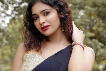 மொட்டை மாடி போட்டோஷூட்! நடிகை ரம்யா பாண்டியனுக்கே டஃப் கொடுக்கும் சீரியல் நடிகை தர்ஷா!