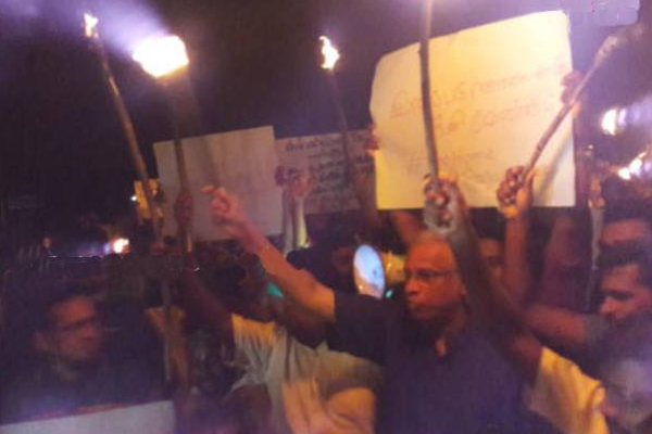 காலிமுகத்திடல் ஆர்ப்பாட்டத்திற்கு ஆதரவாக யாழில் தீப்பந்த போராட்டம்! | Gotabaya Against Torchlight Protest Jaffna City