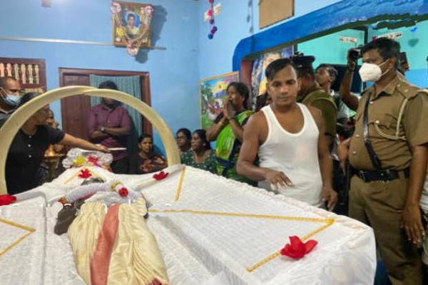 தாயின் இறுதிக்கிரிகைக்கு வந்த தமிழ் அரசியல் கைதி! மனதை கலங்கடித்த சம்பவம் | Tamil Political Prisoner Came His Mother S Funeral