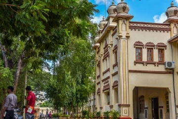 யாழ். பல்கலையில் பகிடிவதையில் ஈடுபட்ட 19 மாணவர்களுக்கு வகுப்பு தடை