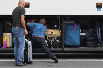 நியூஸிலாந்தில் சூட்கேஸுக்குள் அடைக்கப்பட்டிருந்த இரண்டு வயது குழந்தை; பேருந்தில் மீட்பு