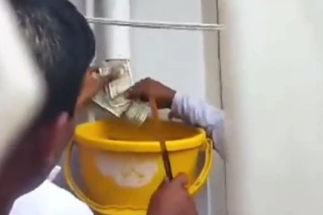 கழிவு நீர் குழாயில் லட்சக்கணக்கான பணம் - சிக்கியது எப்படி?