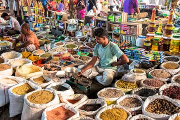 அத்தியாவசியப் பொருட்களின் விலை குறைப்பு