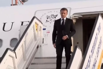 பிரான்ஸ் அதிபர் இம்மானுவல் மேக்ரான் இஸ்ரேலுக்கு விஜயம்: இரு தரப்பு சந்திப்புக்கு அறிகுறி