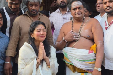 வரலாற்று சிறப்புமிக்க அண்ணாமலையார் திருக்கோவிலில் சாமி தரிசனம் செய்த சாய் பல்லவி..