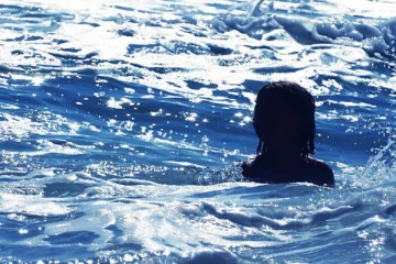 தங்காலையில் துயரம்; கடல் அலையில் அள்ளுண்டு சென்ற சிறுமி