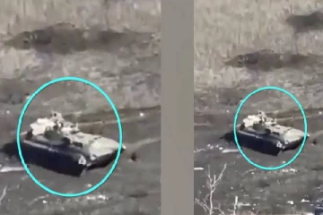 உக்ரைன் கண்ணி வெடியில் சிக்கி வெடித்து சிதறிய ரஷ்ய டாங்கிகள்