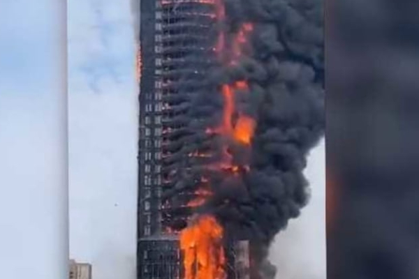 சீனாவில் பரபரப்பை ஏற்படுத்திய பாரிய  தீ விபத்து!(Video) | Massive Fire Accident In China