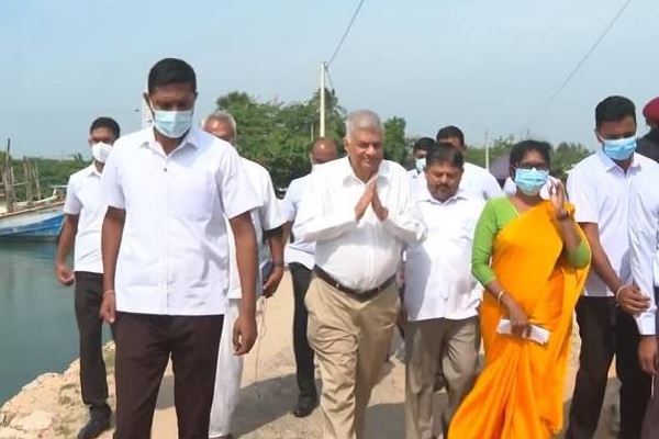 மன்னாருக்கு திடீர் விஜயம் மேற்கொண்ட ஜனாதிபதி ரணில்! | President Ranil Made A Surprise Visit To Mannar