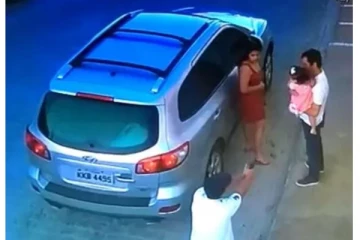 குழந்தையுடன் வந்தவரைக் கொல்ல வந்த நபர்: மனதைக் கலங்க வைக்கும் காட்சி