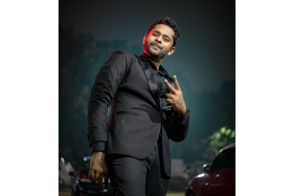 கோட் சூட் போட்டு அசத்தும் பாரதி கண்ணம்மா அருண்.. செம போட்டோஷூட் | Bharathi Kannama Arun Latest Photoshoot