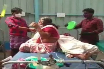 சேலம் அரசு மருத்துவமனையில் ஒரே படுக்கையை 2 நோயாளிகள் பகிர்ந்து கொள்ளும் அவலம்