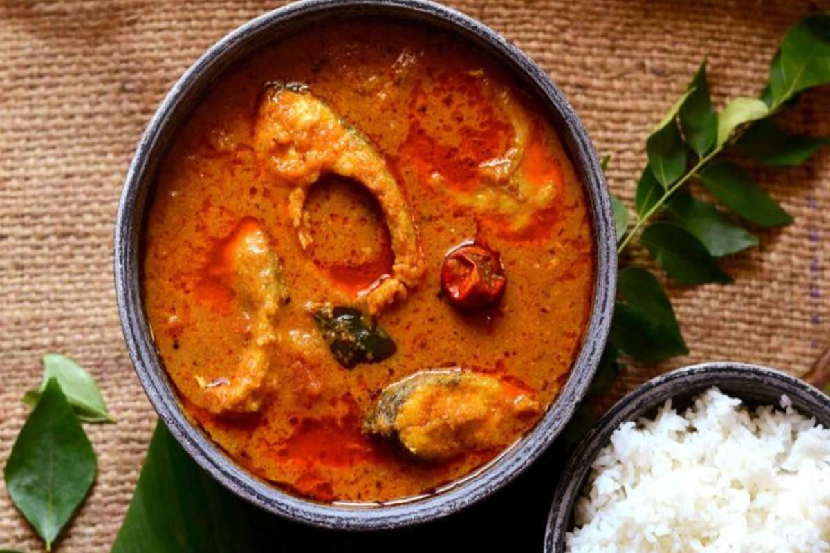 மீன் குழம்பை ஃப்ரிட்ஜில் வைத்து சாப்பிடலாமா? எத்தனை நாட்கள் வைத்திருக்கலாம்? | How Long Can Fish Curry Be Kept And Eaten