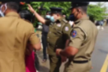 விடுதலைப்புலிகளிற்கு உதவிய சந்தேகத்தில் கைது- வீதியில் இறங்கி தொடர் போராட்டம்! ஸ்தலத்திற்கு விரைந்த பொலிஸார்