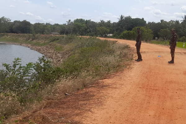 அக்போகம பகுதியில் கைக்குண்டு மீட்பு(Photo) | Grenade Recovery In Akbogama Area