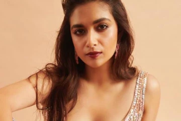 என்னம்மா கீர்த்தி இப்படி மாறிட்டியே! ஷாக்காகும் ரசிகர்கள்