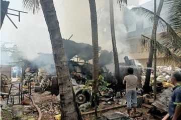 அக்கரைப்பற்றில் திடீரென தீப்பற்றி எரிந்த பழைய இரும்பு விற்பனை கடை