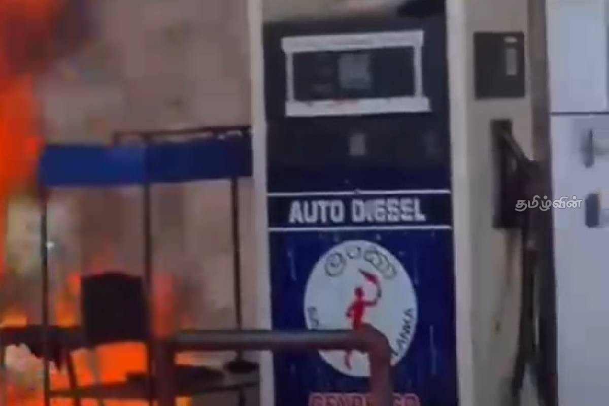 யாழ்.உரும்பிராய் எரிபொருள் நிலையத்தில் தீ விபத்து | Fire Breaks Out Urumpirai Fuel Station In Jaffna