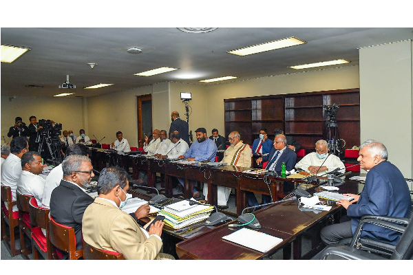 தமிழர் தரப்புடனான முக்கிய நிகழ்ச்சி நிரல் இன்றி பேசிய ரணில் - சம்பந்தன் சீற்றம் (படங்கள்) | Ranil Tamil Mp S Meeting