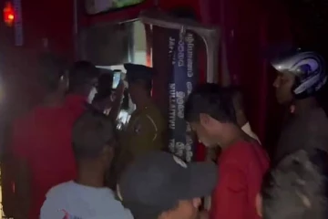 கிளிநொச்சியில் பயங்கர சம்பவம்: பெண் ஒருவர் உயிரிழப்பு! பலர் வைத்தியசாலையில்