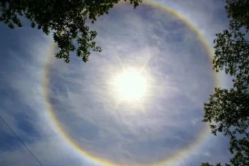 தமிழ்நாட்டில் திடீரென வானில் தோன்றிய அதிசய ஒளிவட்டம் - கலர் கலராக மின்னிய நிகழ்வு - மக்கள் மகிழ்ச்சி