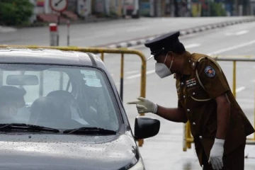 யாழில் மருத்துவர் ஒருவரின் காரில் மீட்கப்பட்ட மர்ம பொருள்!