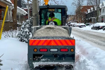 டொரோண்டோவில் வீடுகளில் பனி அகற்ற அரசு உதவி