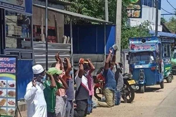 රෝගියකුට මහමග අඩන්තේට්ටම් කළ රණවිරුවන්ට ස්ථාන මාරු | Army Srilanka In Batticallo