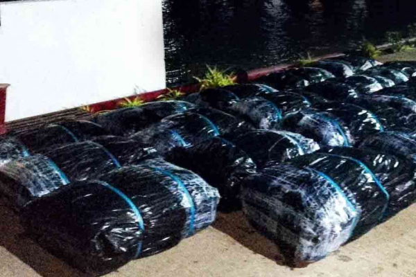 பீடி இலைகளுடன் தமிழர் பகுதியில் இருவர் கைது | Two Arrested With Beedi Leaves In Tamil Area