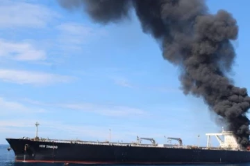 இலங்கைக்கு வந்துகொண்டிருந்த சரக்கு கப்பலில் தீ விபத்து