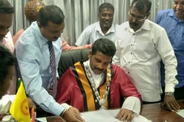 மீண்டும் முதல்வராக கடமைகளைப் பொறுப்பேற்ற ஆர்னோல்ட்!