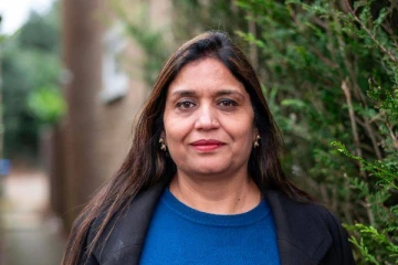 எங்கள் வீடுகளை பறித்துக்கொண்டு 2 மில்லியன் மதிப்புடைய வீட்டில் வாழ்கிறார்... இந்திய வம்சாவளிப்பெண் குமுறல்