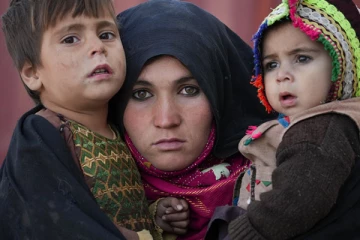 வாங்கிய கடனுக்கு பதிலாக பெண் குழந்தைகளை விற்கும் விவசாயிகள்: அதிர்ச்சி தகவல்