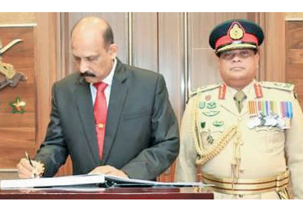 இலங்கையின் பாதுகாப்பு செயலாளராக மீண்டும்  கமல் குணவர்தன ! | Defense Secretary