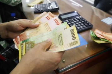 கிளிநொச்சி மாவட்டத்தில் விவசாயிகளுக்கு தலா பத்தாயிரம் ரூபா வீதம் அவர்களது வங்கி கணக்குகளில் வைப்பு