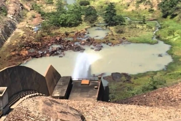 ජල විදුලි බලාගාරයක් හදිසියේම නවතියි.