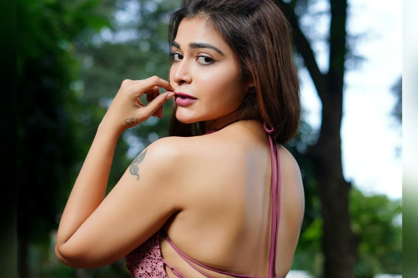 அந்த இடத்தின் டேட்டூவை காட்டி போட்டோஷூட்.!! தர்ஷா குப்தா வெளியிட்ட புகைப்படம் | Dharsha Gupta Latest Hot Photoshoot Viral