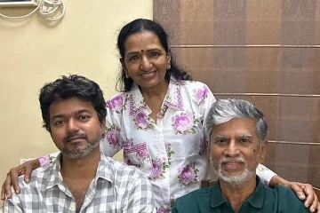 அப்பாவுடன் சண்டை? அவசரமாக வந்து தந்தையிடம் உருகிய விஜய் - வைரல் ஃபோட்டோ!