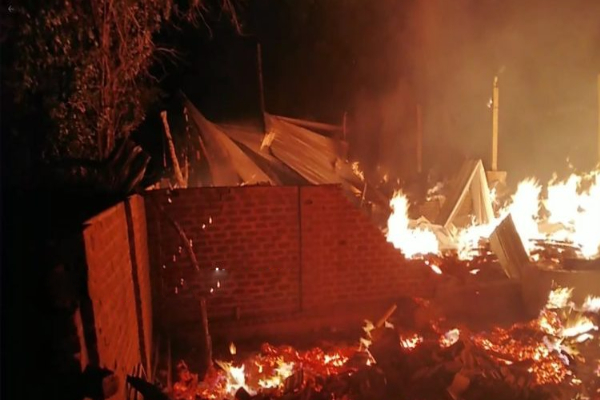மூன்று மரம் அரியும் ஆலையில் திடீர் தீ விபத்து! | Sudden Fire Accident In Three Wood Cutting Plant